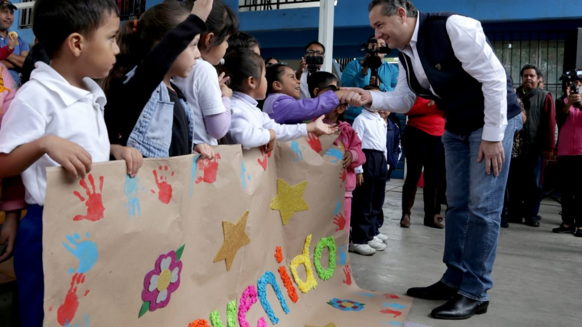 Atiende Adrián Oseguera necesidades educativas