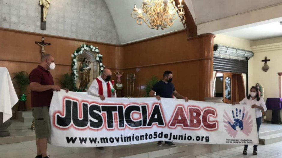 Padres de víctimas del incendio de Guardería ABC realizan misa en memoria de sus hijos