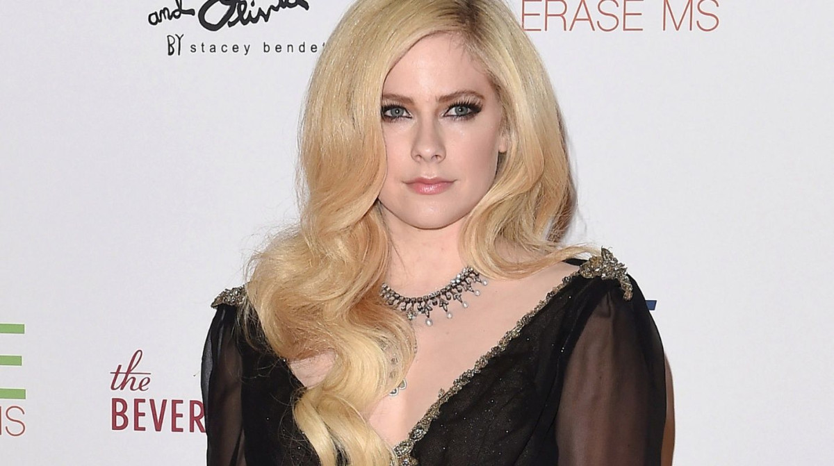 Regresa Avril Lavigne tras luchar contra la enfermedad de Lyme