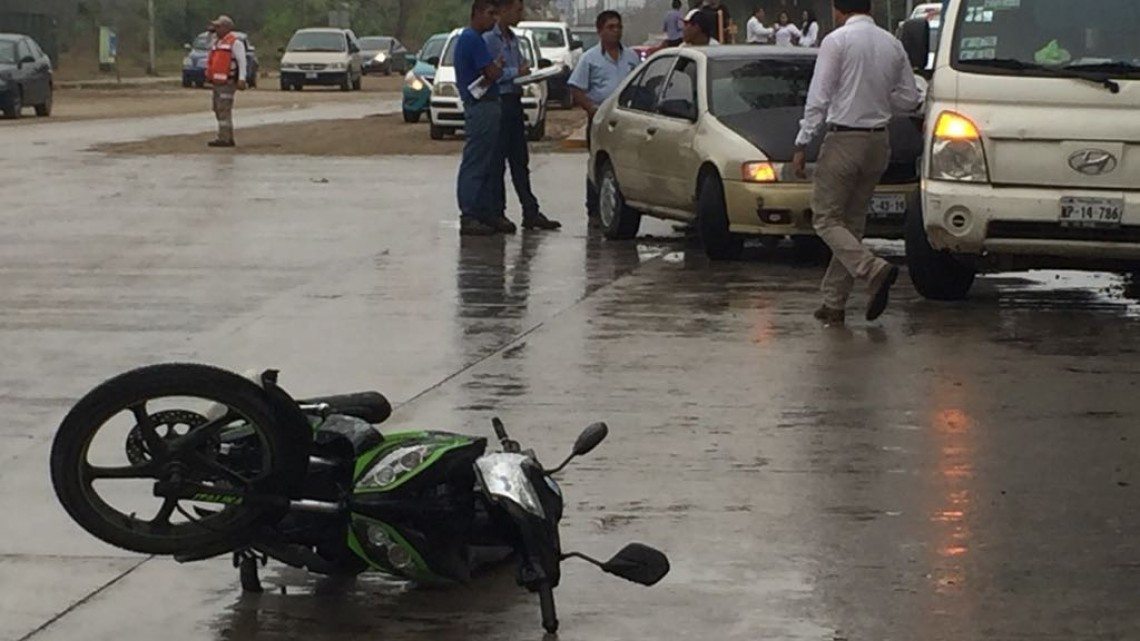Llovizna genera choques múltiples en la zona sur