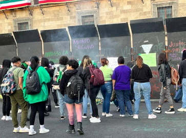 Marcha a favor del aborto reunió mil quinientas mujeres 