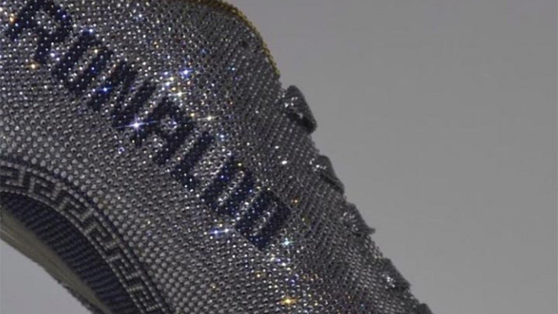 CR7 manda a hacer botines súper lujosos