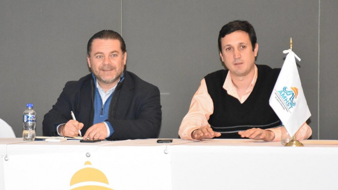 Se reúnen hoteleros con Secretario de Turismo estatal 