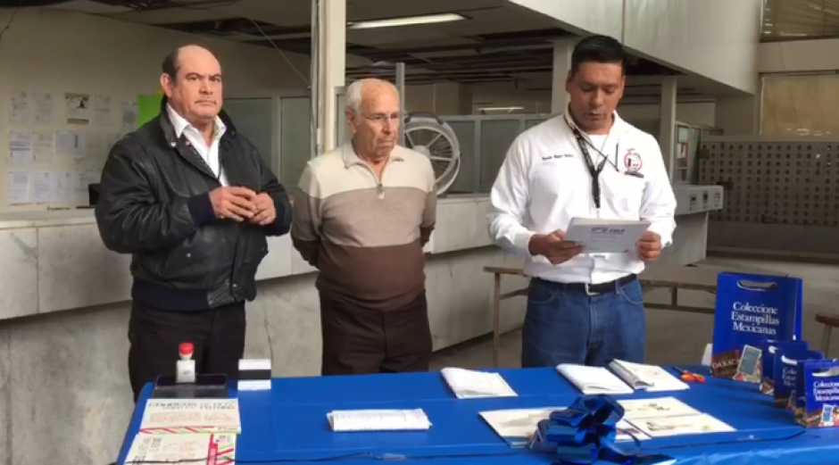 Rinden honor a Promotor Filatélico en el Día del Cartero
