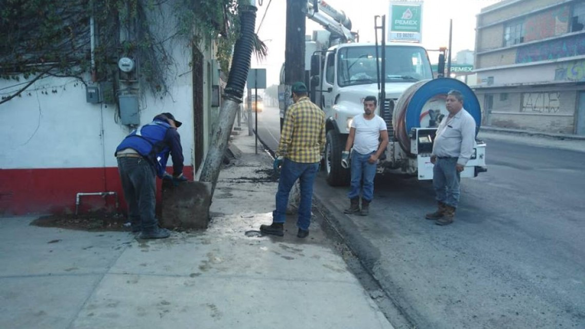 Comapa trabaja con equipo vactor