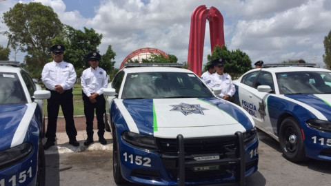 Entrega gobernador 10 patrullas de la Policía de proximidad