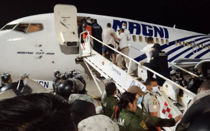 Son deportados a Venezuela 126 migrantes que permanecían en Tapachula 