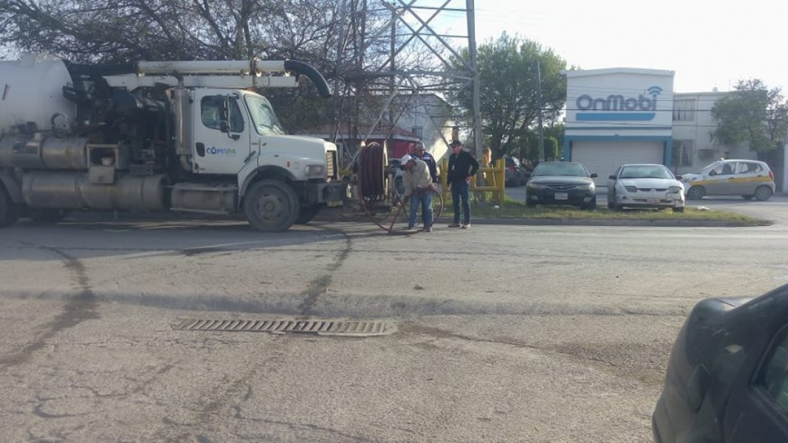 Comapa trabaja con equipo vactor
