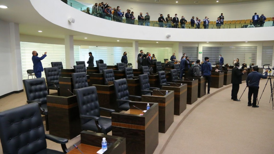 Al ser minoría Morena y MC abandonan de nueva cuenta el pleno legislativo