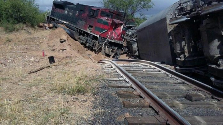 Deja tres heridos descarrilamiento de tren en Sonora