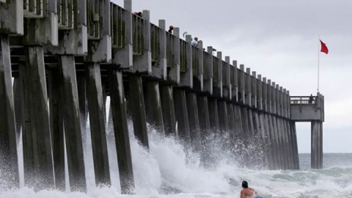 Tras tocar tierra en Florida, tormenta "Alberto" se debilita