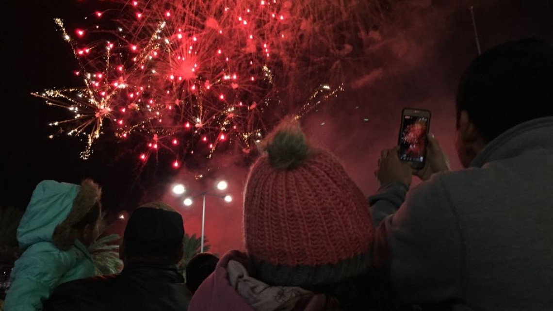 Enciende Maki Ortiz el Pino e inaugura pista de hielo 2018 