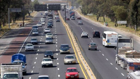 Gobierno Federal ha invertido 22 mil mdp en carreteras "libres" y autopistas: AMLO 