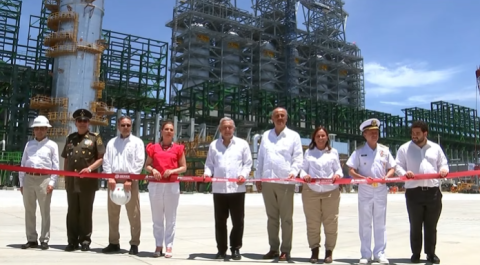 Inaugura AMLO primera etapa de la refinería Dos Bocas 