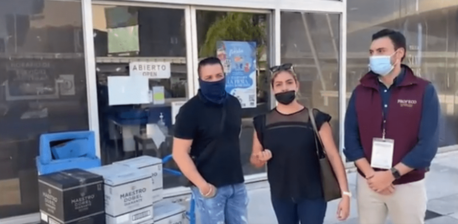 Otra vez: obligan a tienda a vender 18 cajas de tequila por error en etiquetado