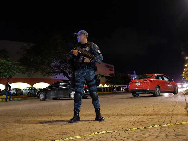 Muere una persona y cuatro heridos balacera en Cancún 