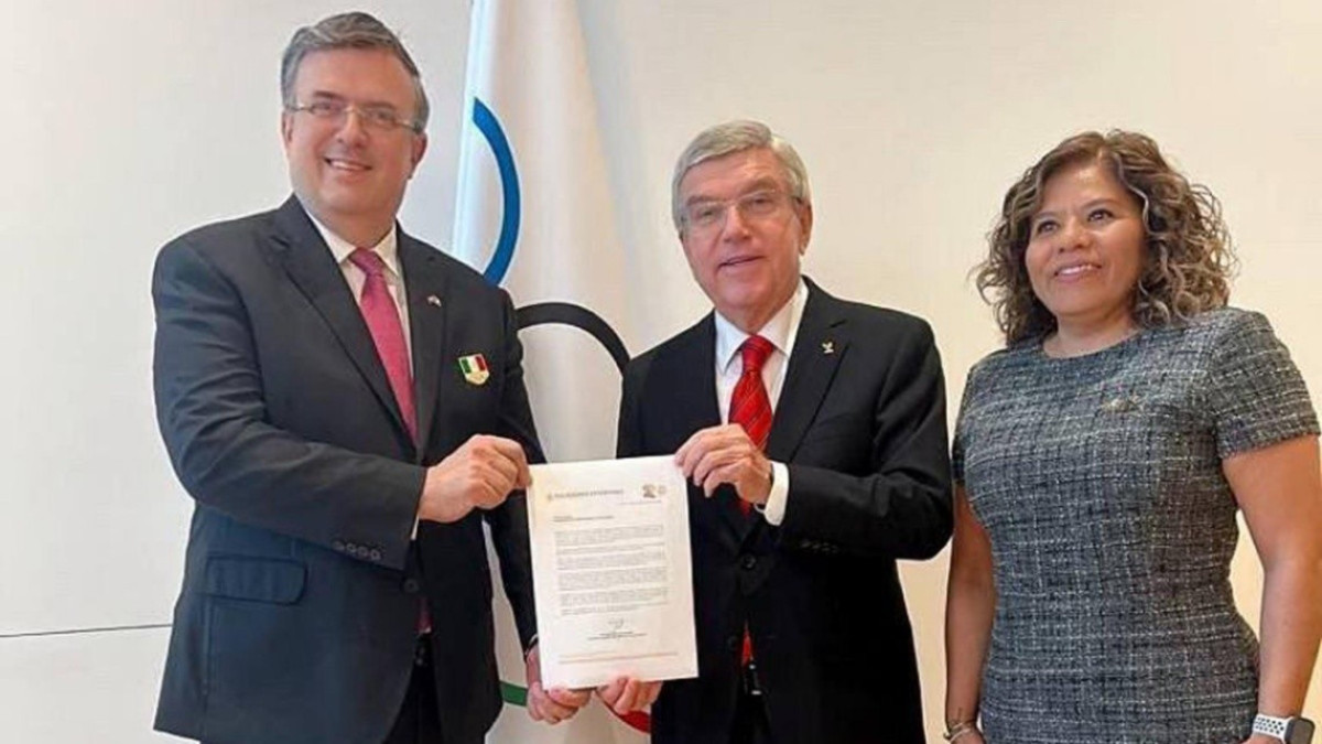 Entregan carta al COI para postular a México como sede