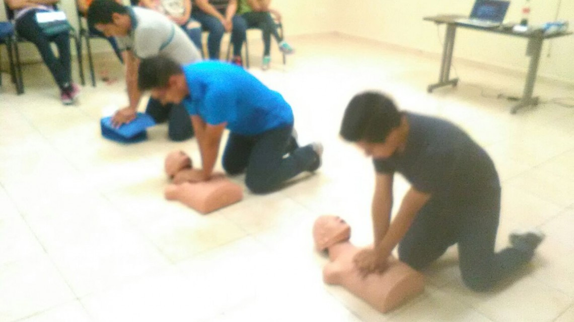 Capacitan a personal encargado de campamentos de verano