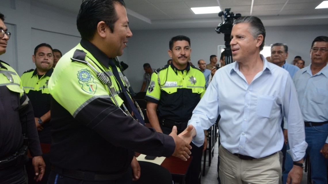 Exhorta Alcalde a construir dependencias honestas