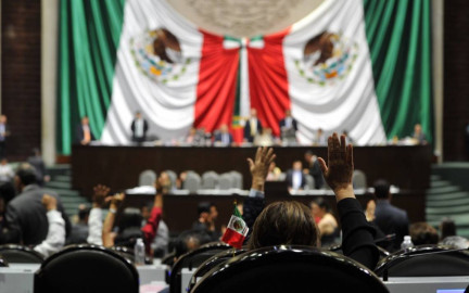 Pide AMLO a diputados del PRI que “se rebelen” y voten a favor de la Reforma Eléctrica 