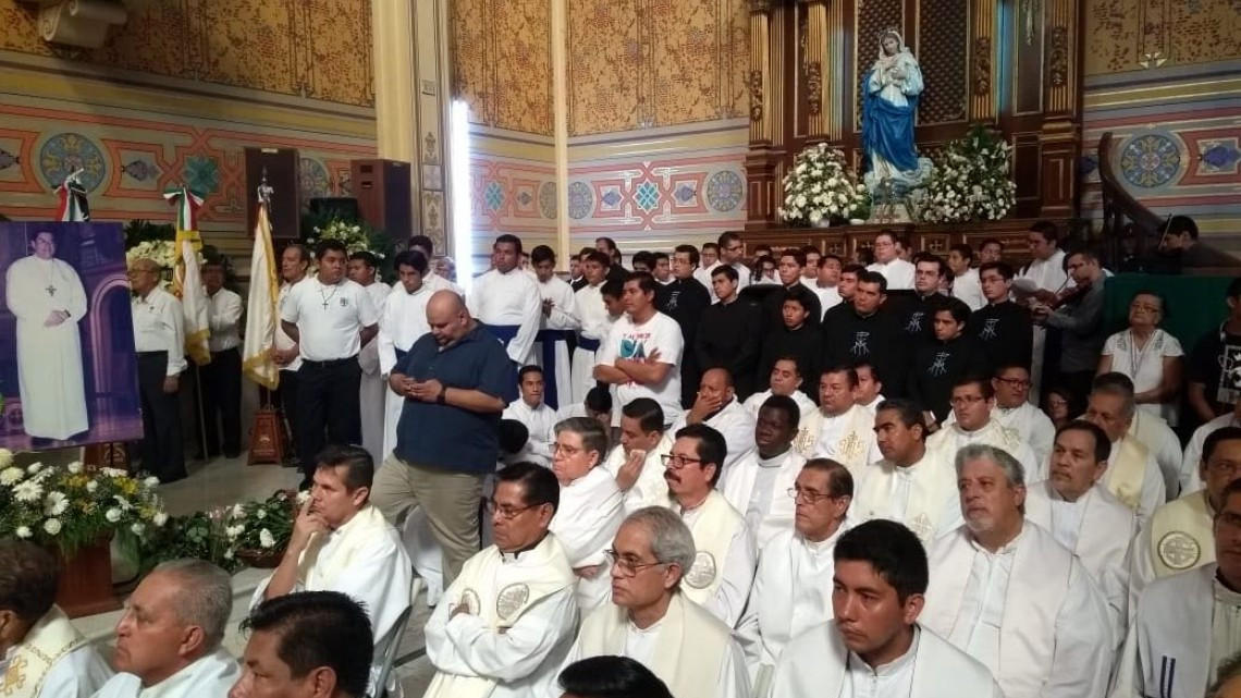 Dan último adiós al Obispo José Luis Dibildox Martínez