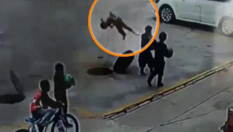 Niño sale volando por los aires tras echar un petardo a una alcantarilla