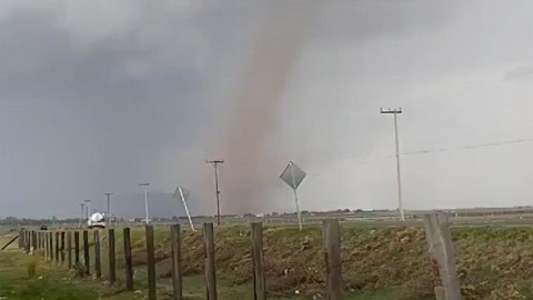 SMN emite aviso de posibles tornados en tres estados del norte del país