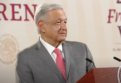 Ni siquiera los han leído, dice AMLO sobre críticas a libros de texto gratuitos