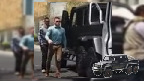 Captan a "Canelo" en lujosa camioneta