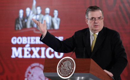 Menores de edad podrán cruzar a EEUU sin estar vacunados, afirma Marcelo Ebrard