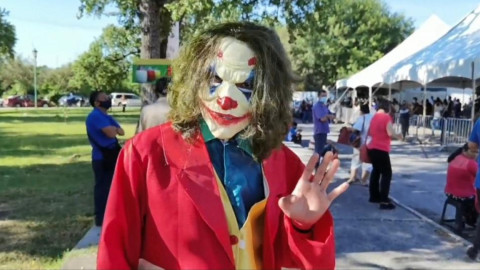 Inicia vacunación de 18 a 39 años en Victoria; el Guasón de los primeros en acudir 