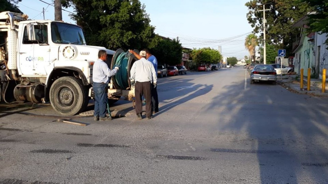 Comapa trabaja con equipo vactor