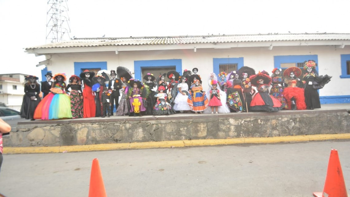 Desfile de Catrinas enaltece tradiciones mexicanas