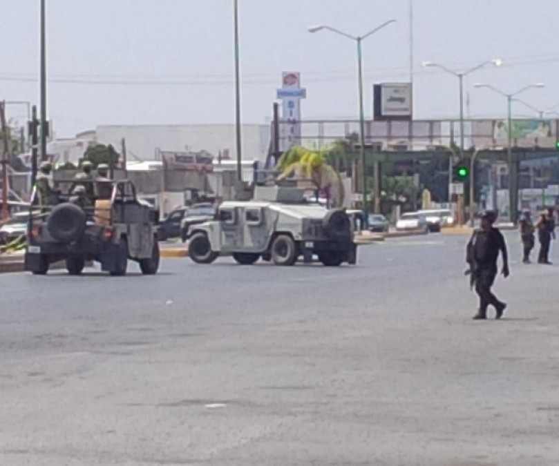 Caos total en enfrentamiento a balazos en Bulevar Miguel Alemán