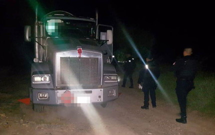 Aseguran camión con 42 mil litros de combustible