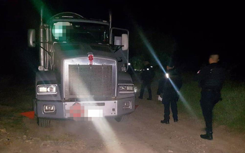 Aseguran camión con 42 mil litros de combustible