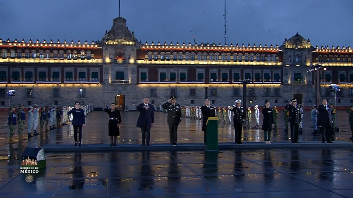 19 de septiembre: Izan la bandera en el Zócalo en memoria de las víctimas de los sismos del 85 y 2017