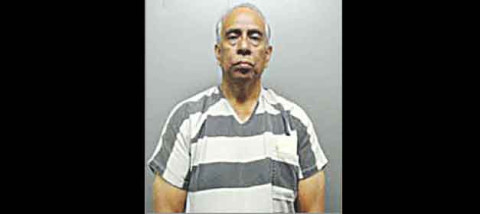 Arrestan y suspenden licencia a médico por posesión de pornografía infantil