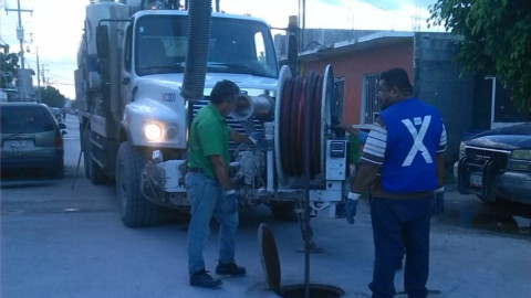 Repone COMAPA servicio de drenaje en dos colonias 