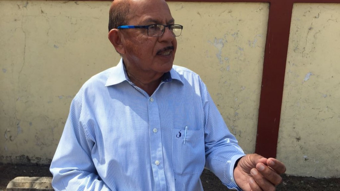 Entregan becas municipales a estudiantes