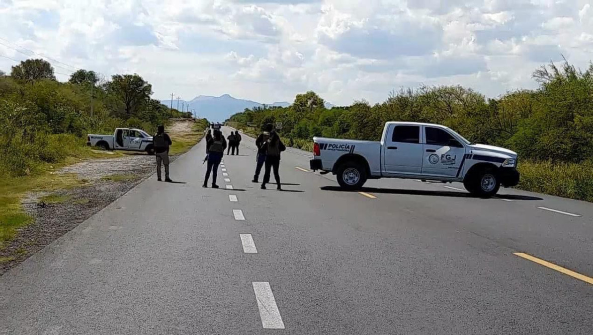 Bloquean de nueva cuenta la Victoria-Monterrey; reportan detonaciones 