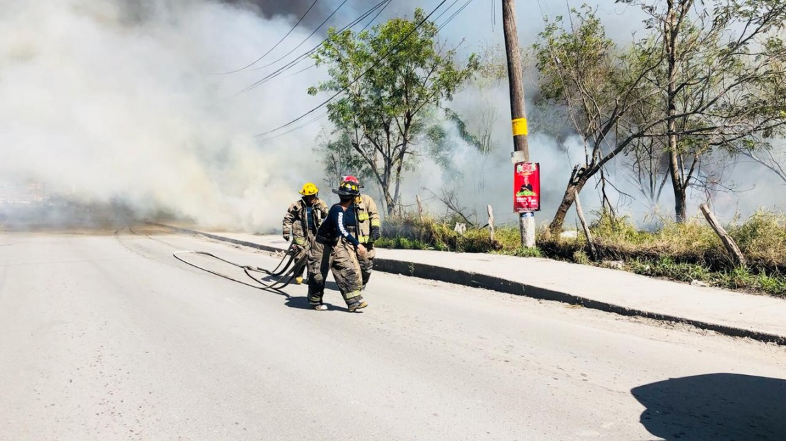 Cierran la Pedro Cárdenas por incendio de zacatal