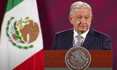Anuncia AMLO aumento de 8.2% a maestros