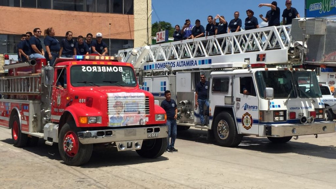 Entregan camiones de bomberos y equipo diverso a los elementos de Altamira.