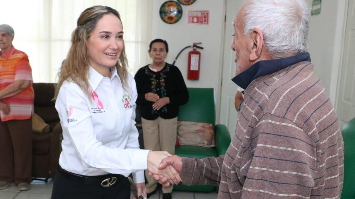 Convive la Presidenta del DIF Madero con abuelitos de la Estancia Diurna