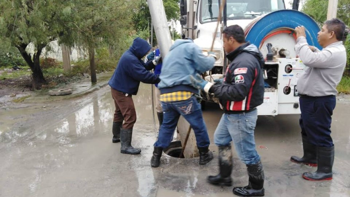 Comapa trabaja con equipo vactor