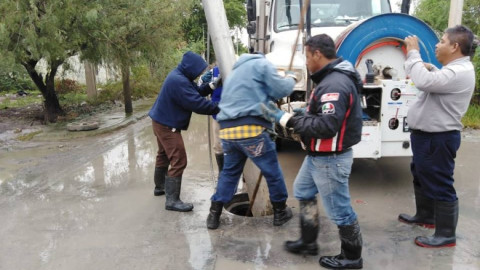 Comapa trabaja con equipo vactor