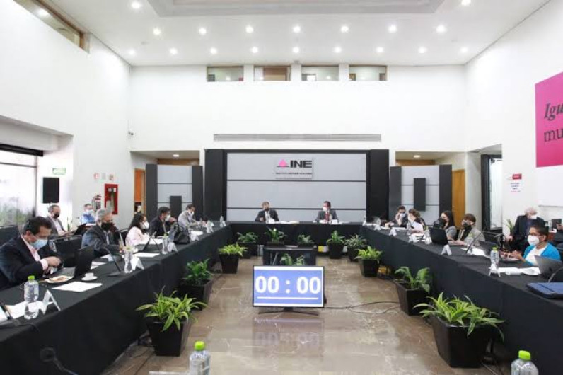 INE ordena a Morena retirar mensajes sobre "traidores a la patria"