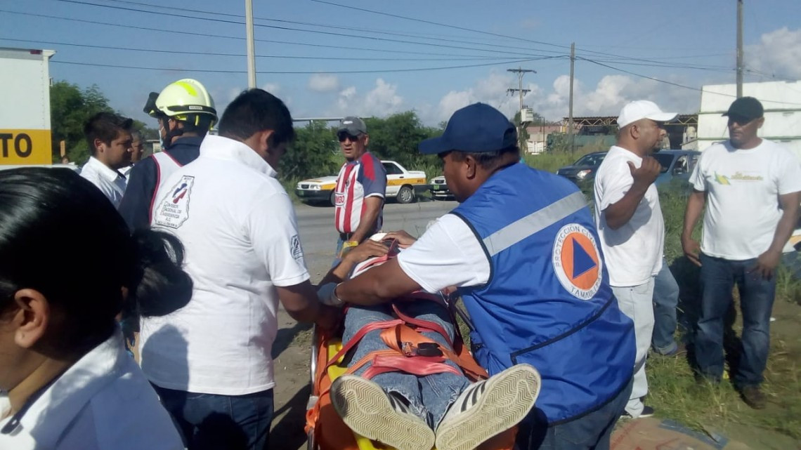 Estudiantes resultan lesionados tras participar en fuerte choque