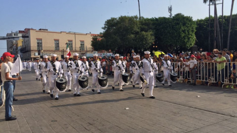 Matamorenses disfrutan desfile militar